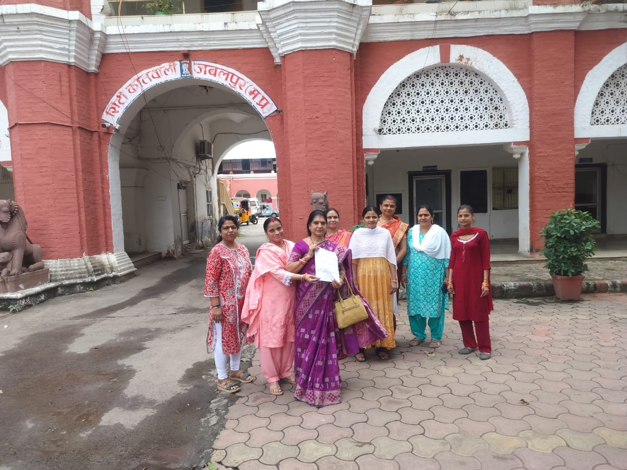 रहवासी इलाके में चल रहा था देह व्यापार का धंधा, पुलिस ने मारा छापा 2 1761739131 WhatsApp Image 2025 10 29 at 4.53.15 PM